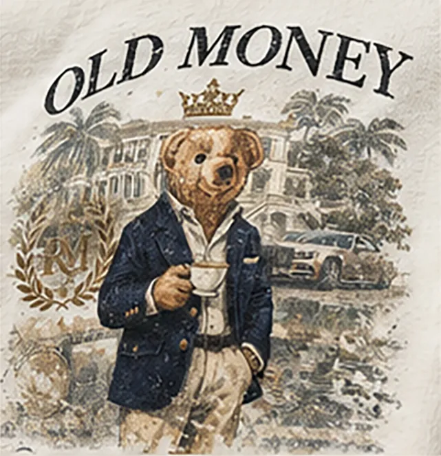 Detalle del diseño Old Money impreso en DTI sobre sudadera blanca